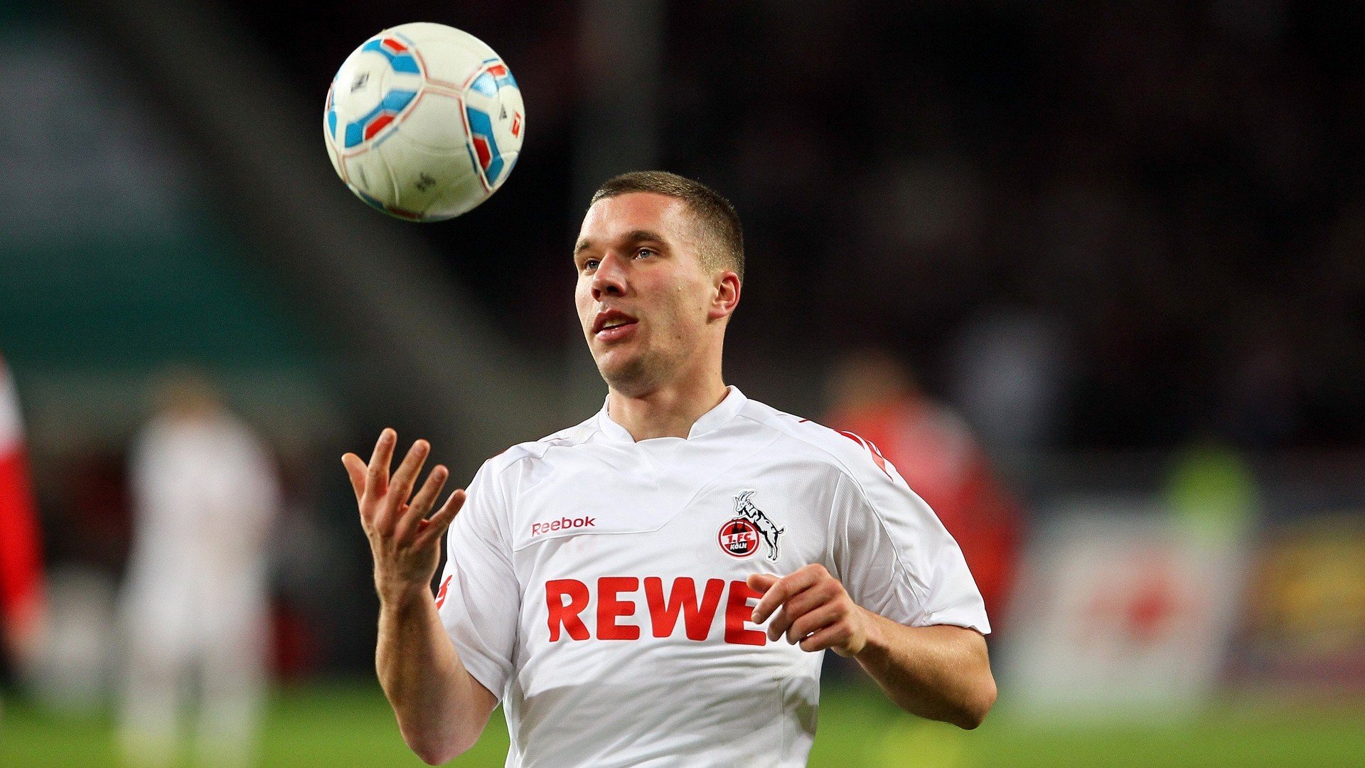 开云体育官网下载安装-以球会友!欧冠赛场上的文化交流故事,欧冠文字解说